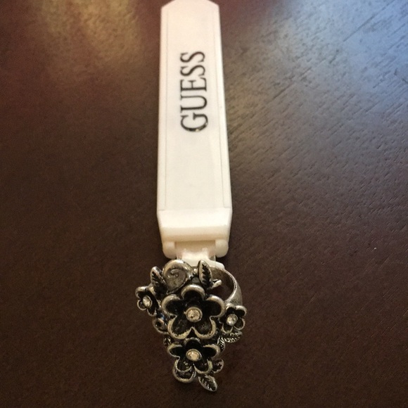 Guess Ring - Picture 2 of 6